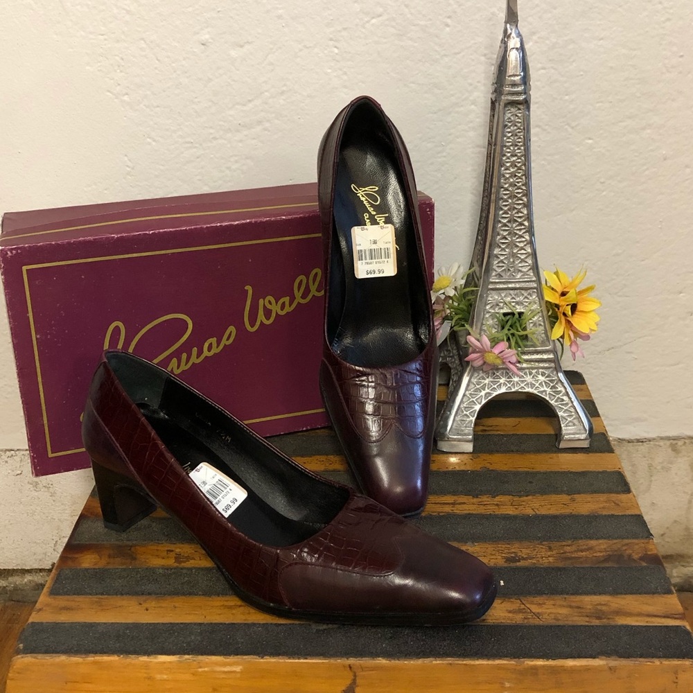 Granny Chic Pumps Burgundy NWB